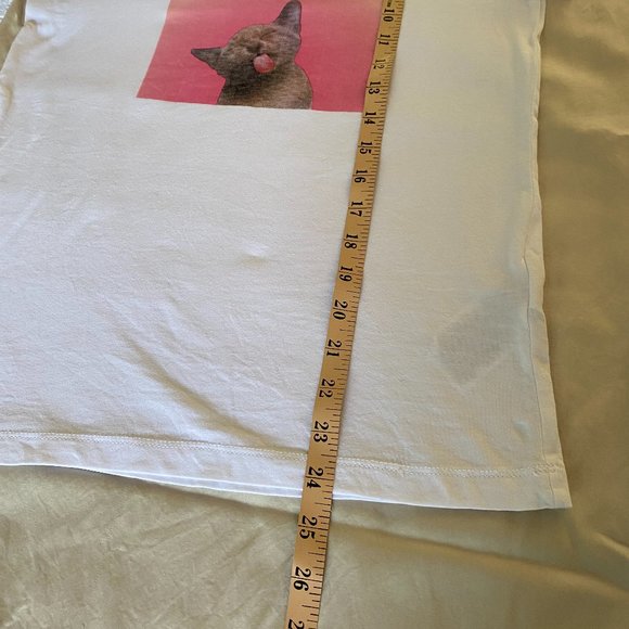 White t-shirt with cute kitty graphic - Picture 9 of 14